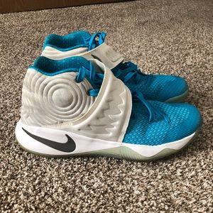 Kyrie 2 Christmas edition